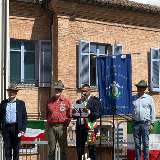 A Monforte la giornata degli Alpini tra fiaccole, condivisione e memoria. Domenica la grande sfilata