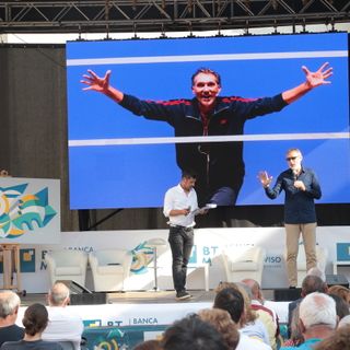 Lo sport festeggia i 25 anni di BTM: Andrea Zorzi sul palco di Carmagnola tra racconto, spettacolo e valori di squadra [VIDEO]