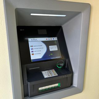 Il Bancomat,  posizionato all’interno dell’edificio scolastico di via Giordano