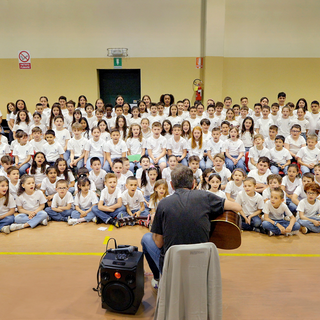 La primaria di Trinità in concerto per il progetto “Classi in coro” La primaria di Trinità in concerto per il progetto “Classi in coro”