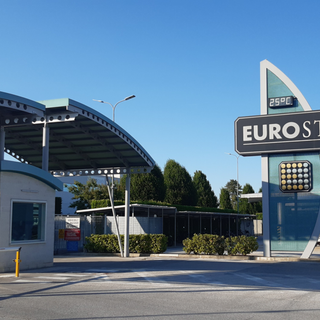 Le classi seconde della scuola secondaria di Bene Vagienna in visita all’industria grafica Eurostampa Le classi seconde della scuola secondaria di Bene Vagienna in visita all’industria grafica Eurostampa