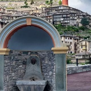 La fontana-simbolo di Tenda (Foto FB gruppo "Tende")