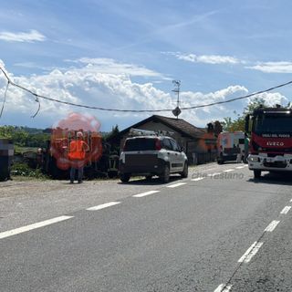 Fossano, mezzo pesante esce di strada: vigili del fuoco sul posto