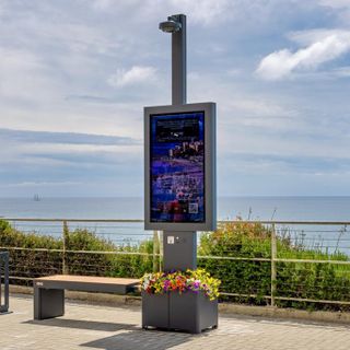 C'è anche la tecnologia made in Cuneo nelle panchine smart della Pista ciclabile del Parco Costiero della Riviera