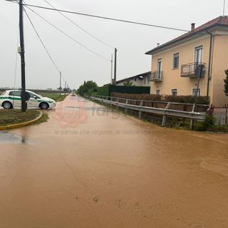 Allagamento in via delle Monache a San benigno, sul posto la Polizia Locale Allagamento in via delle Monache a San benigno, sul posto la Polizia Locale
