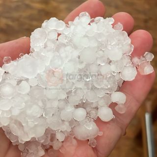 La grandine a Vallera, frazione di Caraglio