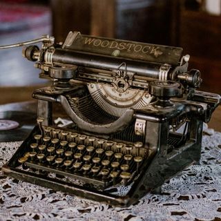 Valutazioni e Compravendita di Oggetti d’Epoca: come orientarsi nel mercato dell'antiquariato