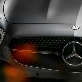 Segnali di malfunzionamento dell’ABS nella tua Mercedes: quando è il momento di intervenire