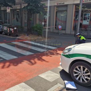 In bicicletta, viene investita mentre attraversa le strisce pedonali a Savigliano