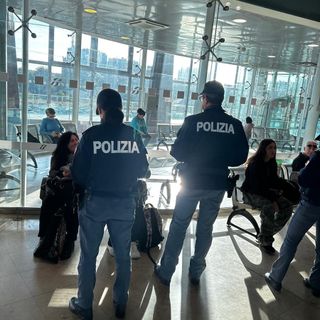 Senza fissa dimora, circolava con una e-bike da oltre 7mila euro: denunciato dalla Polfer di Savona