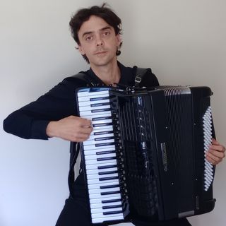Il fisarmonicista Andrea Costamagna suonerà a Villar San Costanzo venerdì 4 luglio Il fisarmonicista Andrea Costamagna suonerà a Villar San Costanzo venerdì 4 luglio