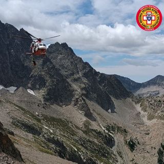 L'intervento dell'elisoccorso durante le operazioni di salvataggio