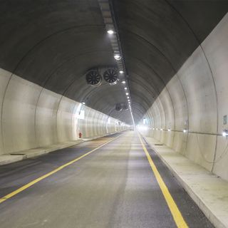 Circolazione a fasce orarie nel tunnel di Tenda: nel primo giorno transitati 1.400 veicoli