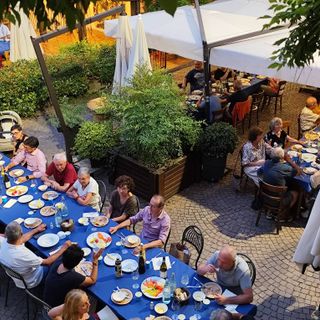 Un momento della conviviale iniziativa organizzata da Slow Food Bra