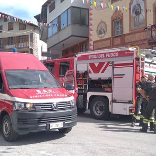 San Michele di Prazzo, auto esce di strada con due ragazze a bordo: una è grave