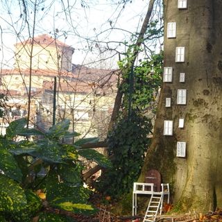 Bra: passaggio ai giardini del Belvedere, dove la natura diventa pura poesia