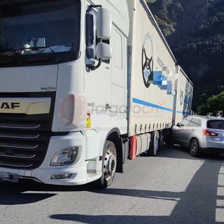 Incidente tra camion e auto a Pietraporzio: chiusa la statale 21 “Della Maddalena”