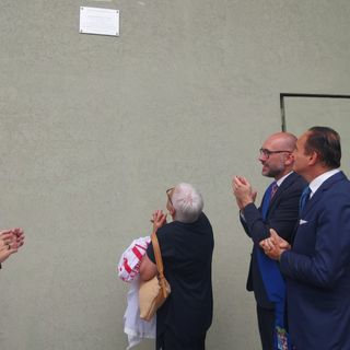 Lo scoprimento della targa