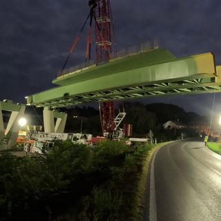 L'impalcato metallico parte del viadotto dell'Asti-Cuneo L'impalcato metallico parte del viadotto dell'Asti-Cuneo