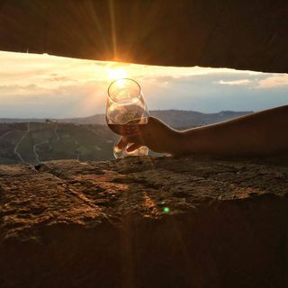 “Prosit! Il Castello, il Barolo, i Cru”: sabato 6 settembre andrà in scena un brindisi magico a Serralunga d’Alba