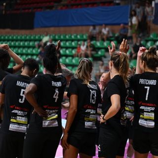 Le Gatte della Cuneo Granda Volley durante il primo allenamento della stagione (Foto di Danilo Ninotto)
