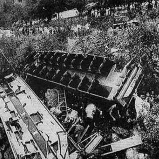 Il pullman distrutto a Sant'Anna di Vinadio