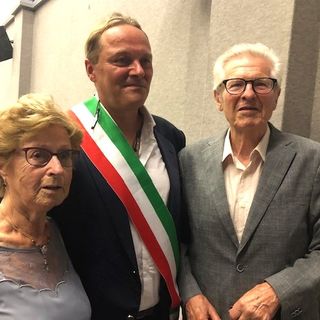 Ugo Benelli con la moglie Angela e il sindaco Emiliano Negro