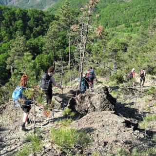 Studenti in cammino nella valle dell'Orba verso Orbicella (Al)