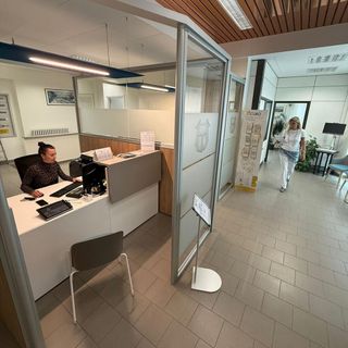 I rinnovati arredi interni della filiale di Chiusa Pesio della Bcc Pianfei e Roccà de’ Baldi