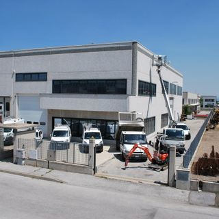 La ISCOBE impianti elettrici ricerca personale