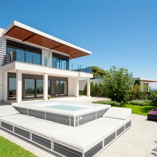 Piscine Laghetto: quando la manifattura italiana reinventa il concetto di famiglia