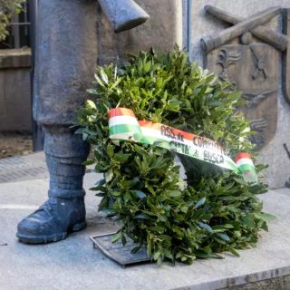 Deposizione della corona al monumento dei Caduti e Dispersi della Seconda Guerra Mondiale