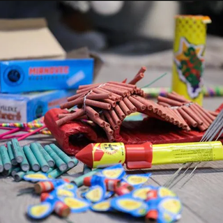 L'appello del Codacons: "Vengano adottate misure concrete contro l’uso indiscriminato di botti e fuochi d’artificio a Capodanno" L'appello del Codacons: "Vengano adottate misure concrete contro l’uso indiscriminato di botti e fuochi d’artificio a Capodanno"