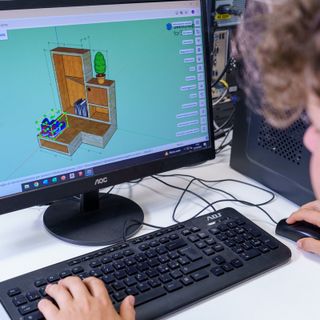 Dal software al laboratorio: con la nuova tecnologia CNC, gli studenti delle Scuole San Carlo progettano il domani