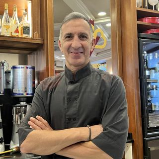 Massimo Manes va in pensione: dopo 38 anni, il bar Corso di Cuneo saluta uno dei sui volti più amati