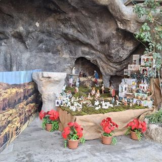 A Ceva torna la magia del presepe nella grotta di Lourdes