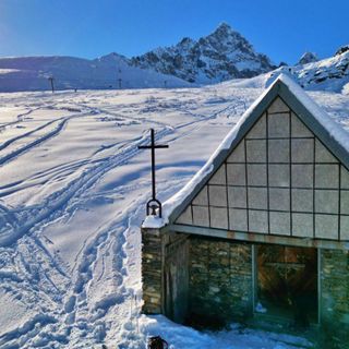 La Cappella della Madonna della Neve ai piedi del Monviso, ora in stato di abbandono (Foto di Davide Giordano)