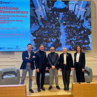 Da sinistra, Pierluigi Vaccaneo (presidente Sezione Cultura ed eventi di Confindustria Cuneo), Mauro Gola (presidente Fondazione CRC), Gimmi Basilotta (presidente di Dispari Teatro ), Patrizia Manassero (sindaca di Cuneo) e Cristina Clerico (assessora alla Cultura) in Confindustria Cuneo in occasione della presentazione della stagione teatrale 2026 di Officina Santachiara e del lancio della campagna Art Bonus in favore di Dispari Teatro