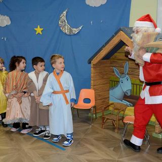 Saluzzo, recite per gli auguri di Natale all'asilo Regina Margherita