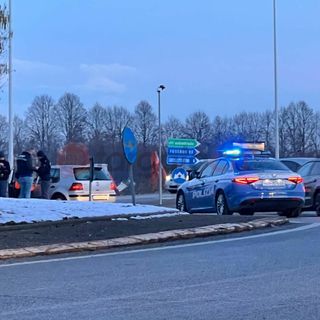 Cuneo, ciclista investito alla rotonda tra via Savona e la circonvallazione bovesana Cuneo, ciclista investito alla rotonda tra via Savona e la circonvallazione bovesana