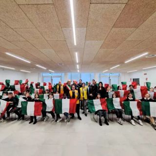 Il Lions Club Busca e Valli dona il Tricolore agli alunni delle classi quinte