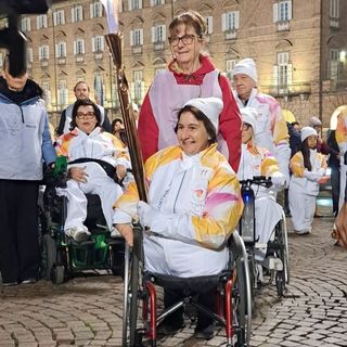 Sabina Fornetti atleta saluzzese di Sitting Volley tedofora a Torino per le Paralimpiadi Milano Cortina 2026