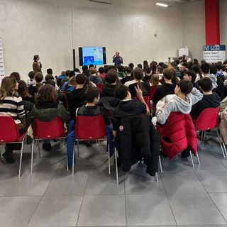 Smartphone e nuove generazioni: l'istituto comprensivo "Papa Giovanni" di Savigliano promuove la consapevolezza digitale Smartphone e nuove generazioni: l'istituto comprensivo "Papa Giovanni" di Savigliano promuove la consapevolezza digitale