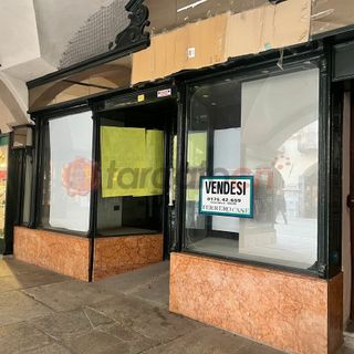 Cuneo, sempre più vetrine spente: il commercio di prossimità arretra e la città si interroga sul futuro