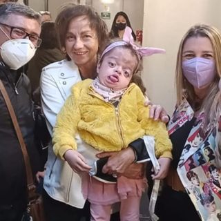 La piccola Alice con Gianna Nannini