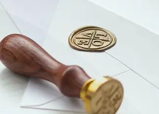 Timbri personalizzati e sigilli per ceralacca: come rafforzare la brand identity