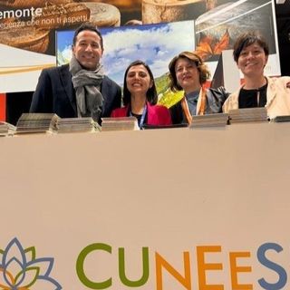 A destra il Presidente dell'ATL Mauro Bernardi con il Direttore Salvestrin e lo staff alla BIT di Milano.