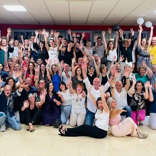 Mancano 4 dame al corso base di Salsa e Bachata, vuoi iscriverti?