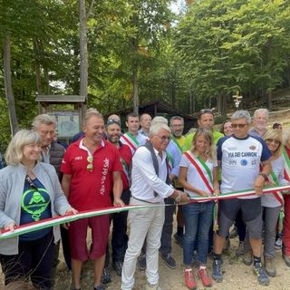 Beppe Ballauri all'inaugurazione della via dei Cannoni a Roburent con Paolo Manera nel 2021