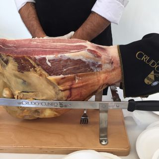 La Commissione Europea ha approvato alcune modifiche al disciplinare di produzione del prosciutto Crudo di Cuneo